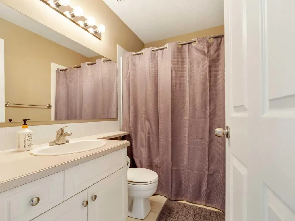 123 Stoney Crescent W Lethbridge AB T1K 7B2