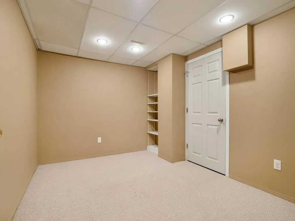 123 Stoney Crescent W Lethbridge AB T1K 7B2