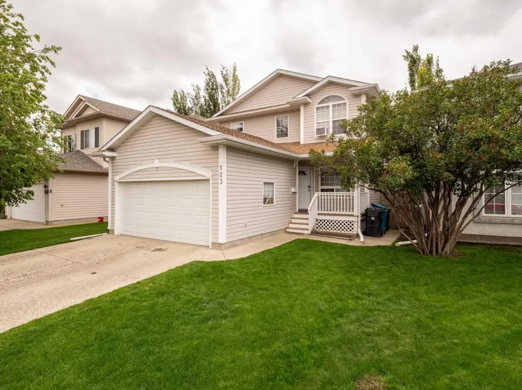 123 Stoney Crescent W Lethbridge AB T1K 7B2