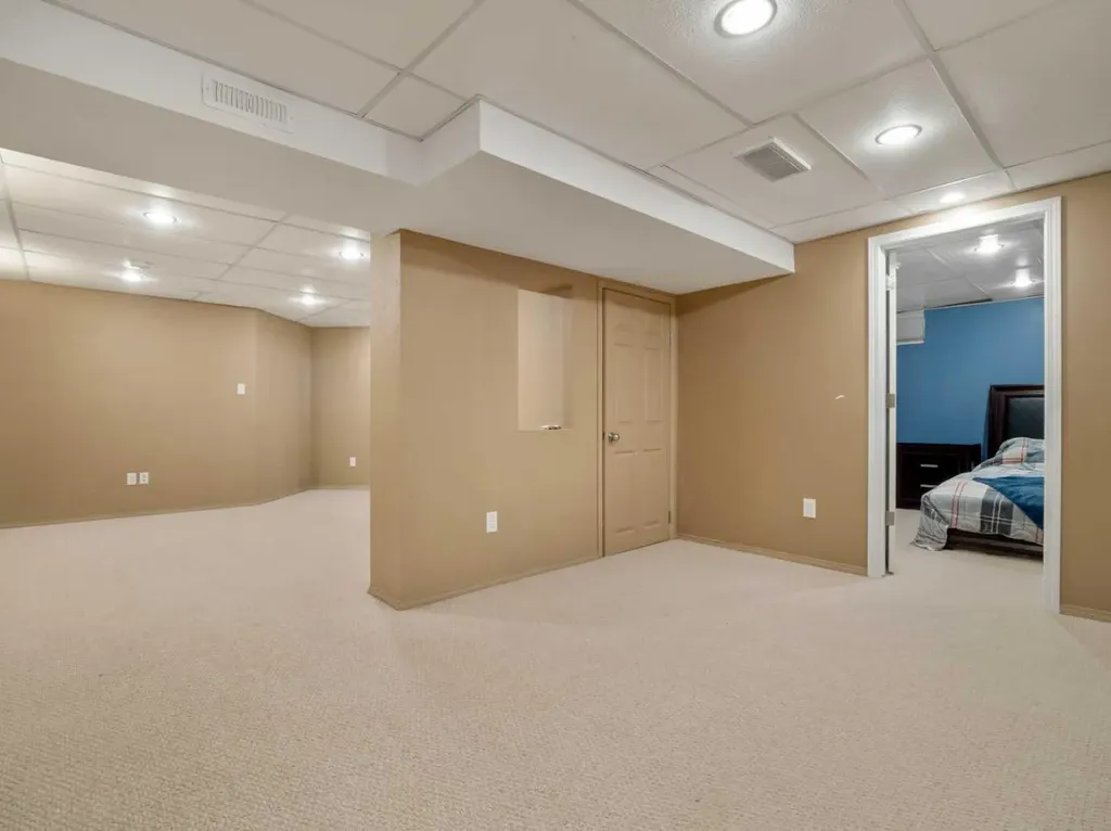 123 Stoney Crescent W Lethbridge AB T1K 7B2