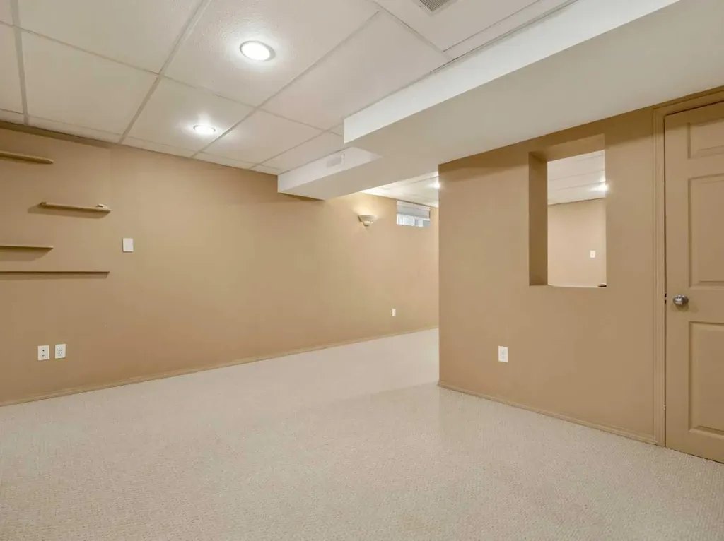 123 Stoney Crescent W Lethbridge AB T1K 7B2