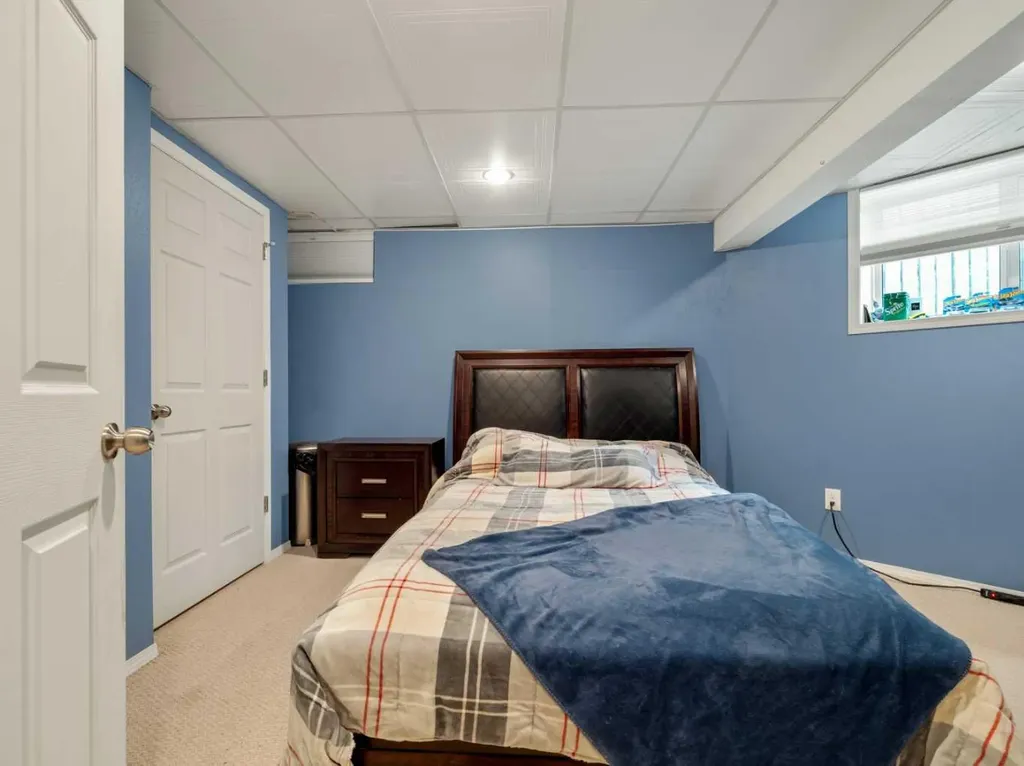 123 Stoney Crescent W Lethbridge AB T1K 7B2