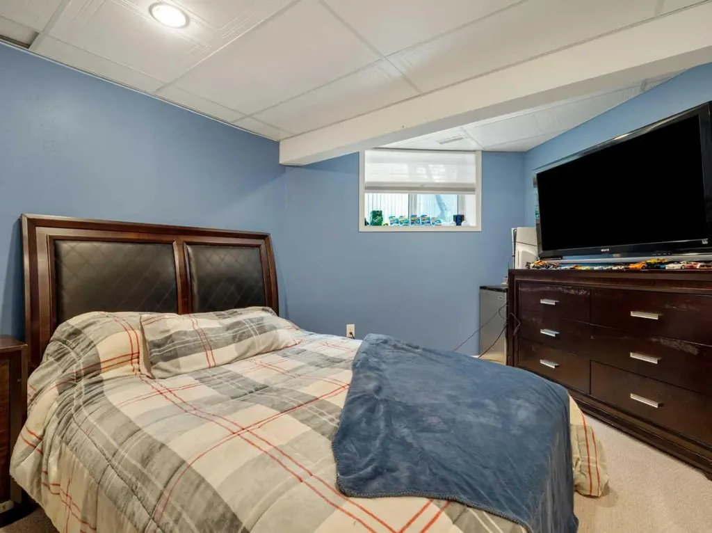123 Stoney Crescent W Lethbridge AB T1K 7B2
