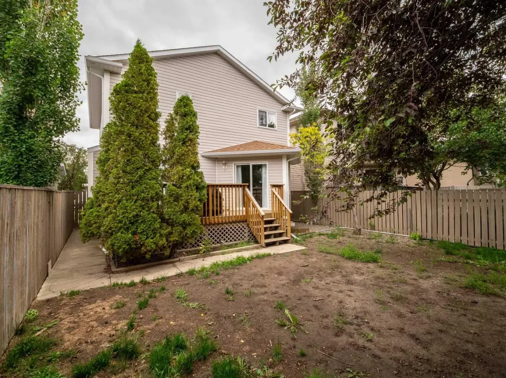 123 Stoney Crescent W Lethbridge AB T1K 7B2