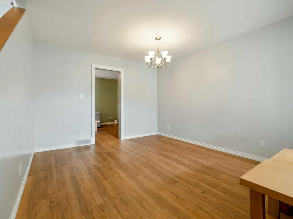 123 Stoney Crescent W Lethbridge AB T1K 7B2