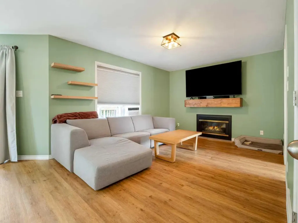 123 Stoney Crescent W Lethbridge AB T1K 7B2