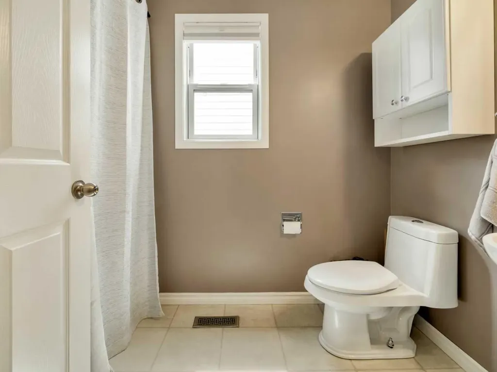 123 Stoney Crescent W Lethbridge AB T1K 7B2