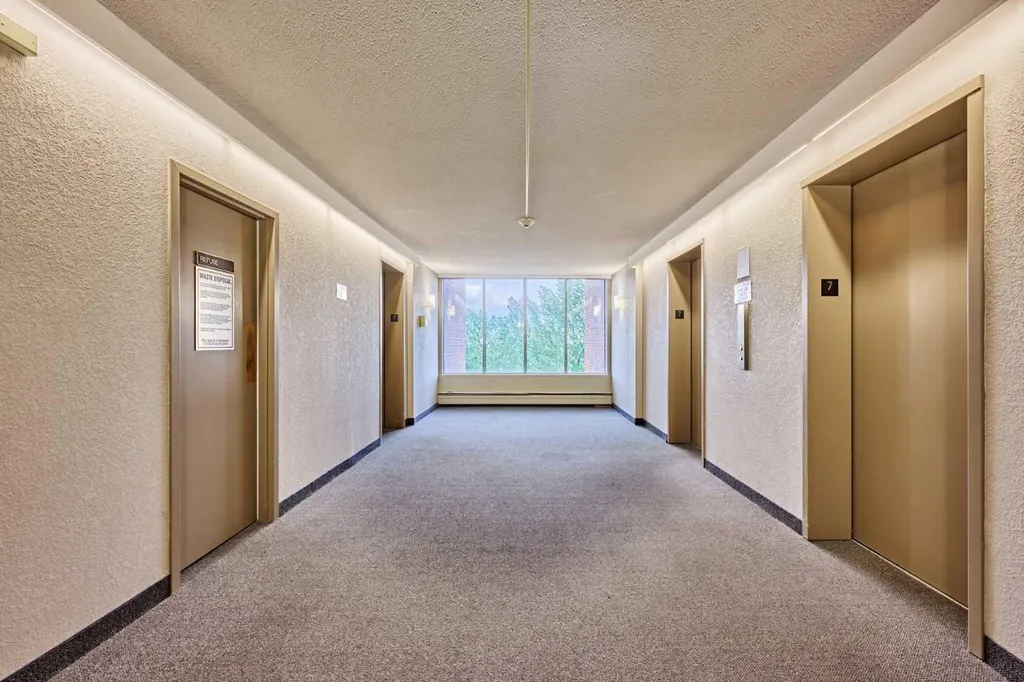 4944 Dalton Drive NW Calgary AB T3A 2E6