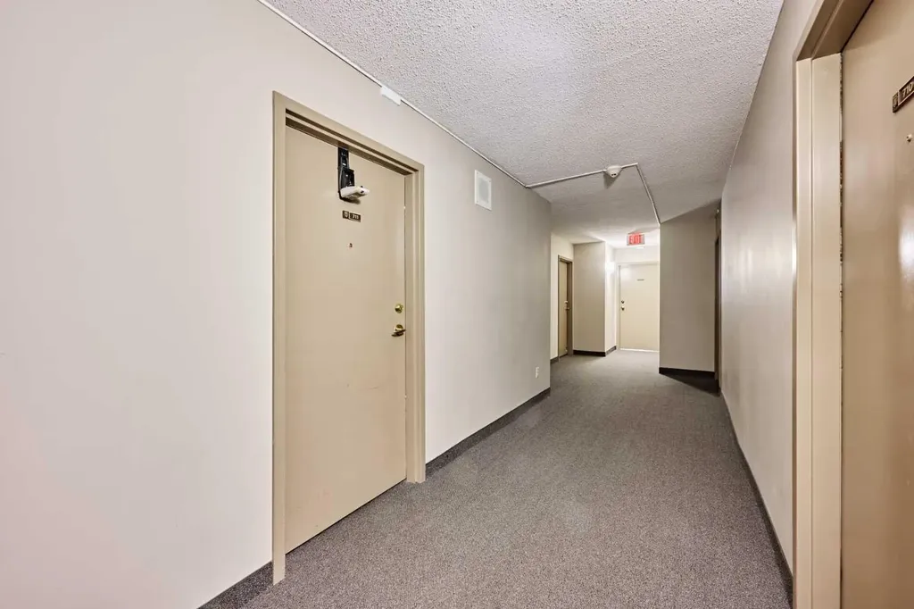 4944 Dalton Drive NW Calgary AB T3A 2E6
