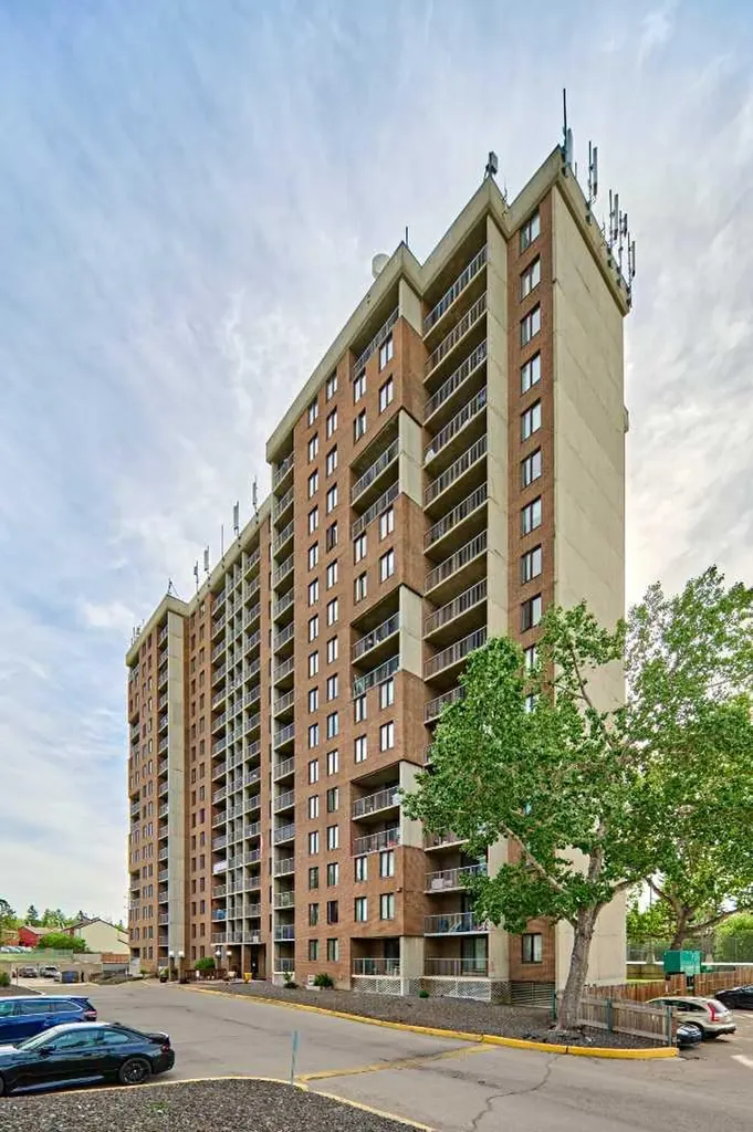 4944 Dalton Drive NW Calgary AB T3A 2E6