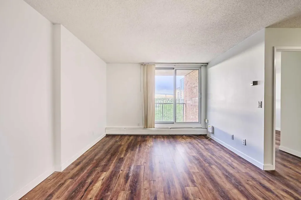 4944 Dalton Drive NW Calgary AB T3A 2E6