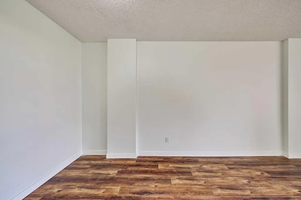 4944 Dalton Drive NW Calgary AB T3A 2E6