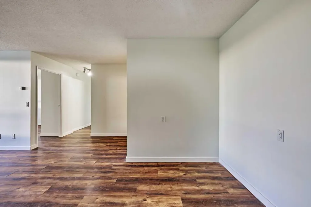 4944 Dalton Drive NW Calgary AB T3A 2E6