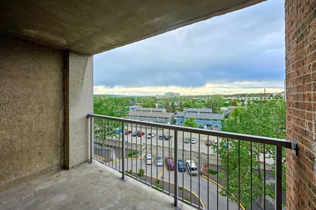 4944 Dalton Drive NW Calgary AB T3A 2E6