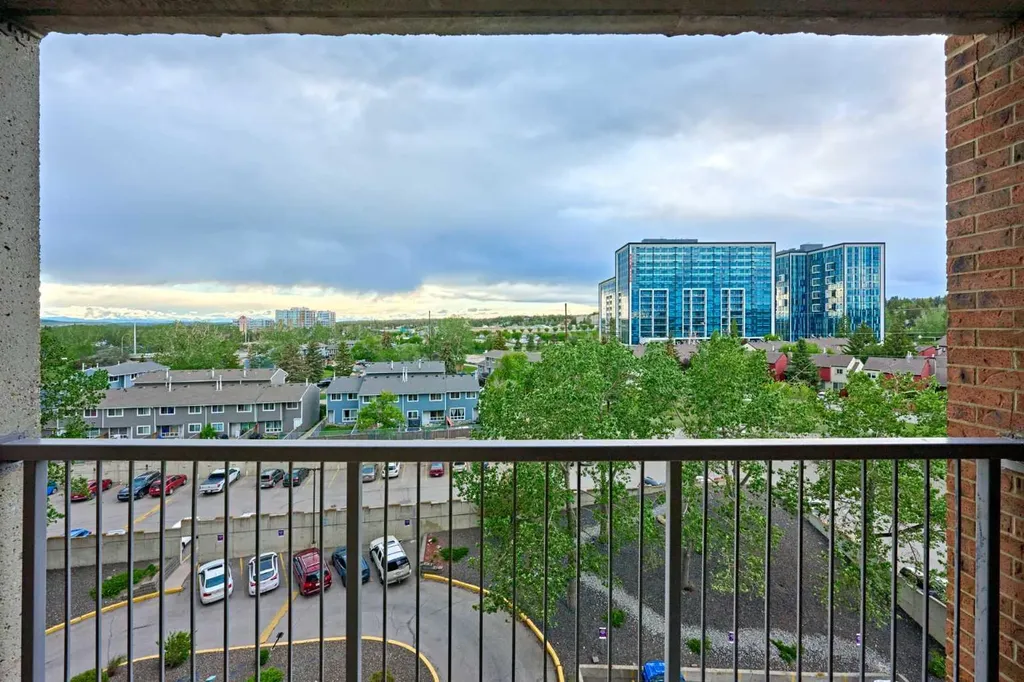 4944 Dalton Drive NW Calgary AB T3A 2E6