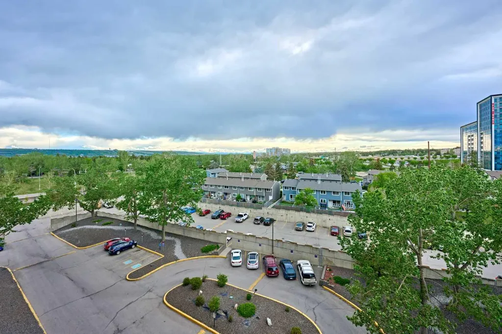 4944 Dalton Drive NW Calgary AB T3A 2E6
