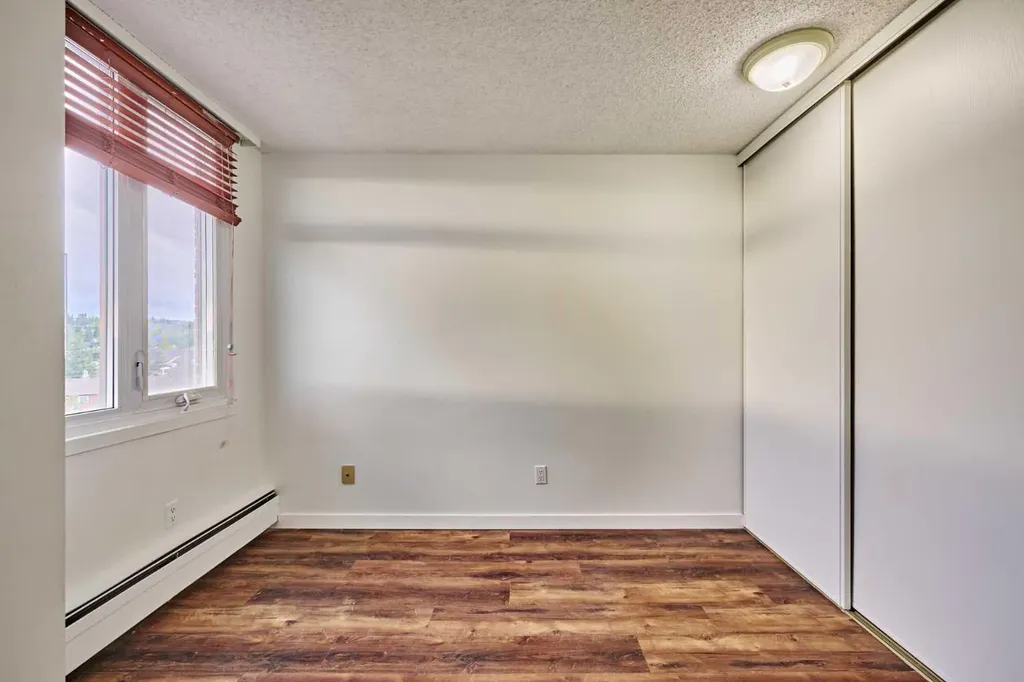 4944 Dalton Drive NW Calgary AB T3A 2E6