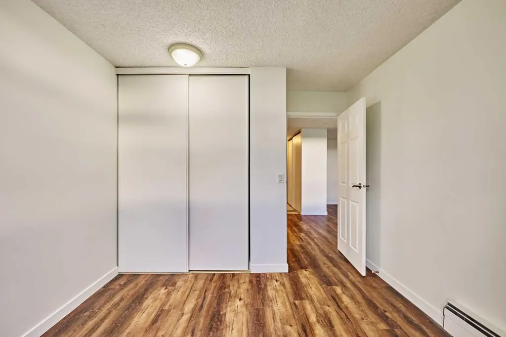 4944 Dalton Drive NW Calgary AB T3A 2E6