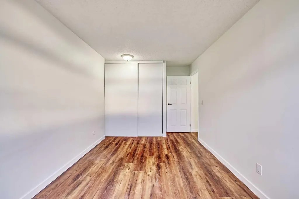 4944 Dalton Drive NW Calgary AB T3A 2E6
