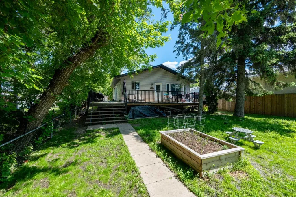 1022 10 Avenue Wainwright AB T9W1K6