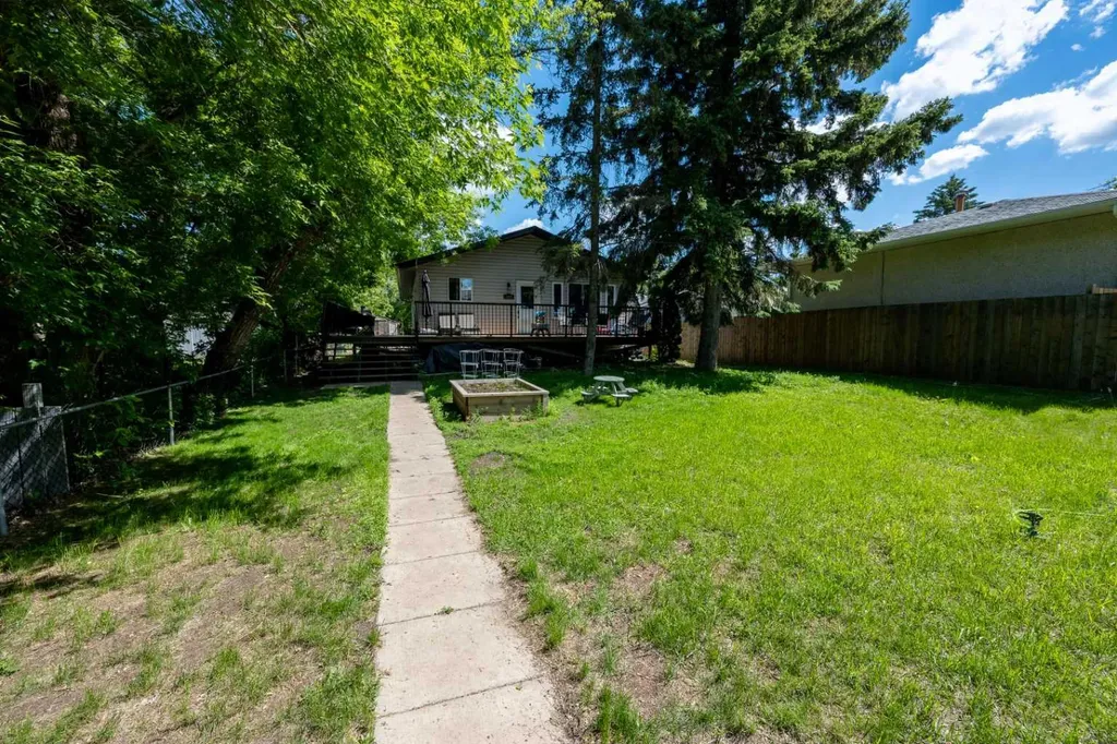1022 10 Avenue Wainwright AB T9W1K6