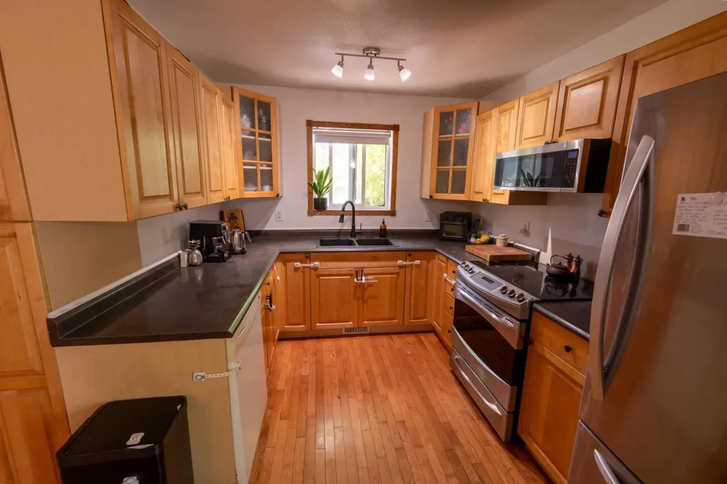 1022 10 Avenue Wainwright AB T9W1K6