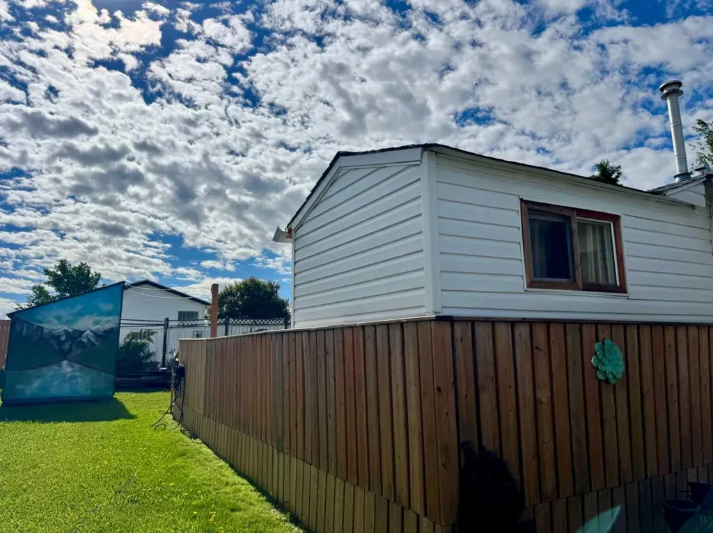 12201 98 Street Grande Prairie AB T8V 7M7