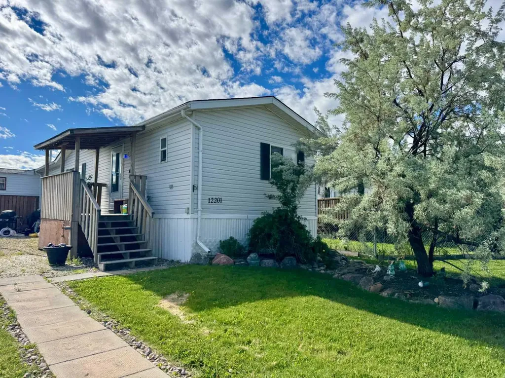 12201 98 Street Grande Prairie AB T8V 7M7