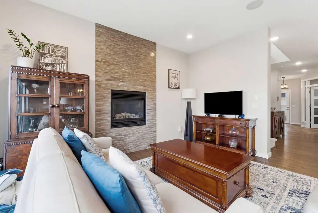 52 Walden Green SE Calgary AB T2X 0Z4
