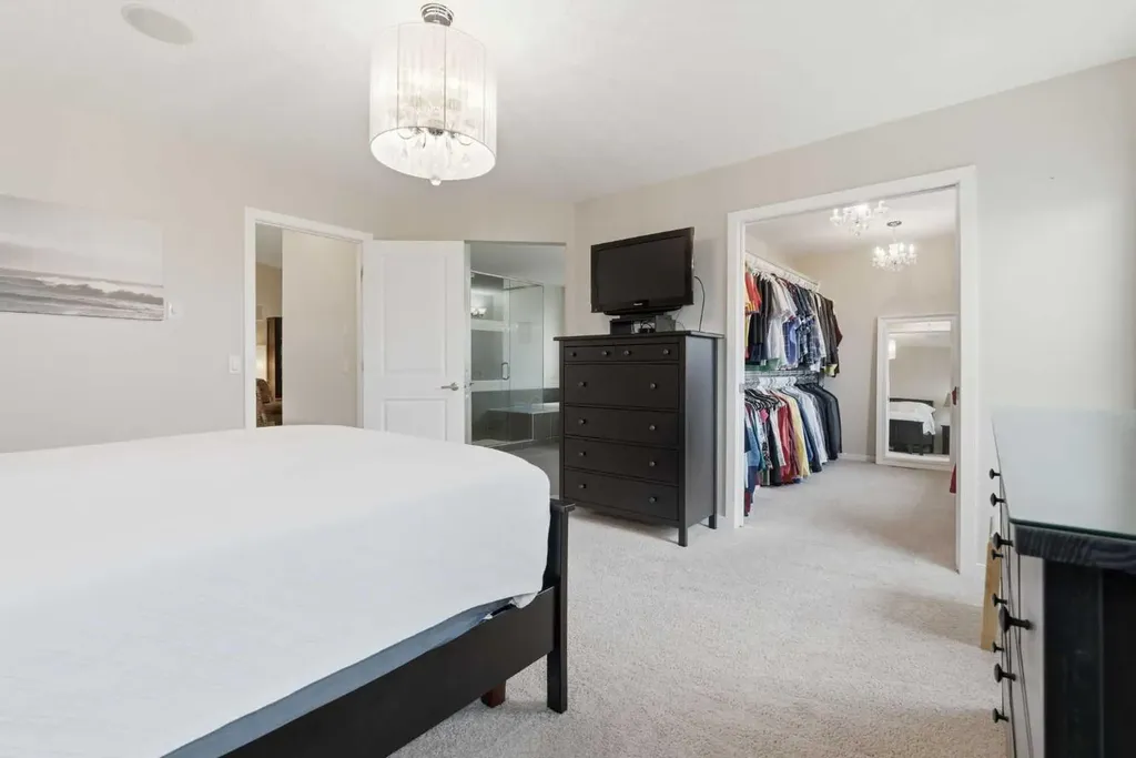 52 Walden Green SE Calgary AB T2X 0Z4