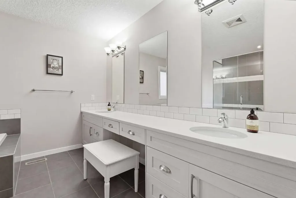 52 Walden Green SE Calgary AB T2X 0Z4