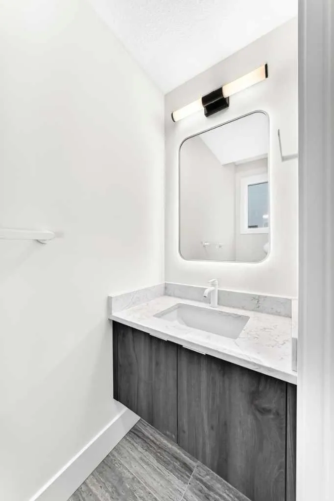 2433 Creeker Lane Airdrie AB T4B 5Z7