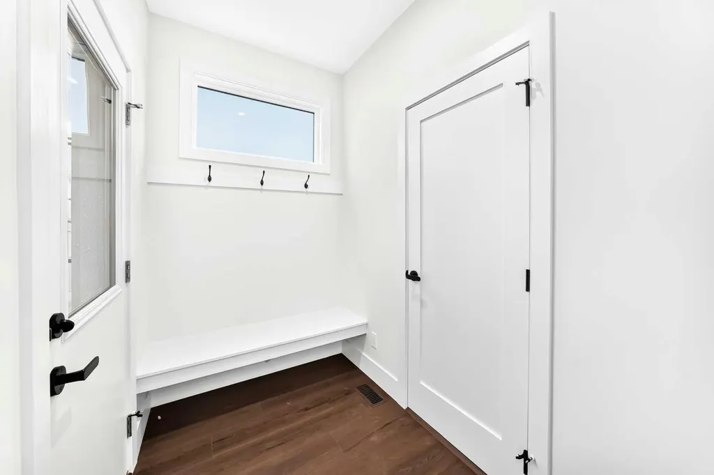 2433 Creeker Lane Airdrie AB T4B 5Z7