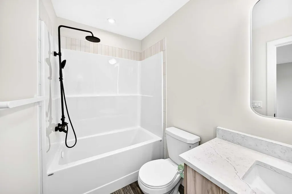 2433 Creeker Lane Airdrie AB T4B 5Z7