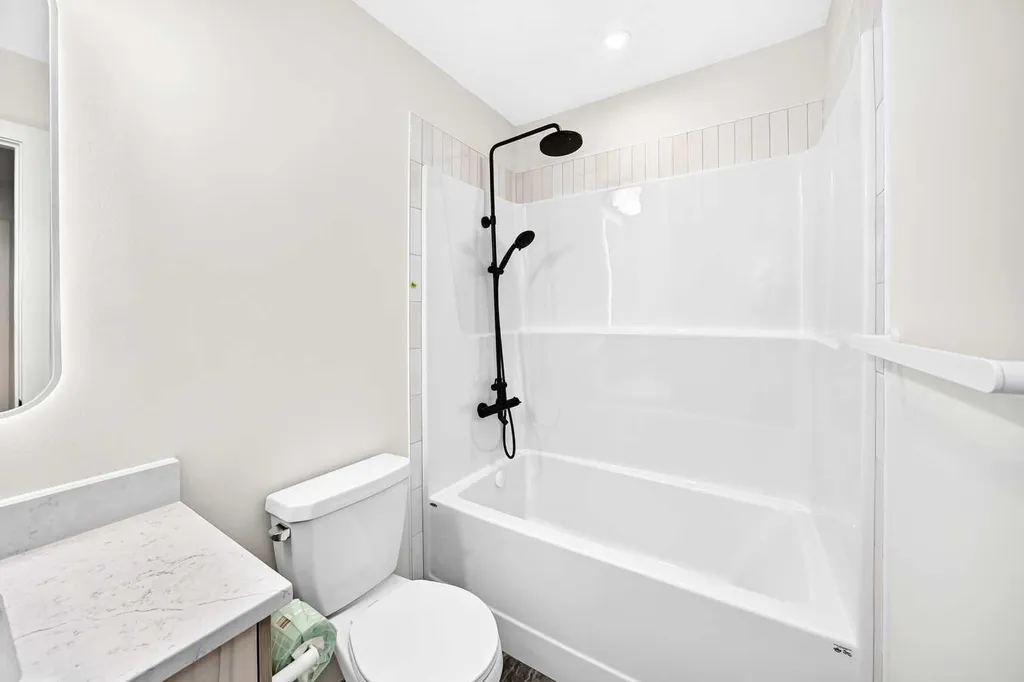 2433 Creeker Lane Airdrie AB T4B 5Z7