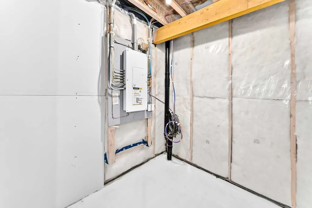 2433 Creeker Lane Airdrie AB T4B 5Z7