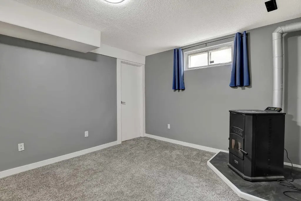 9513 120 Avenue Grande Prairie AB T8V4R1