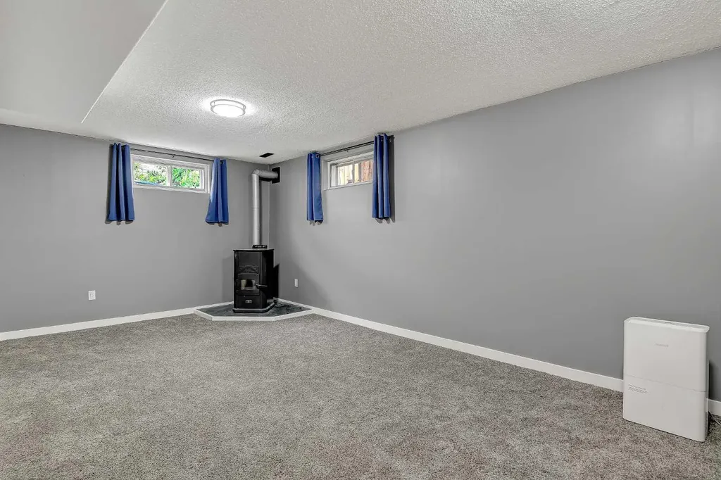 9513 120 Avenue Grande Prairie AB T8V4R1
