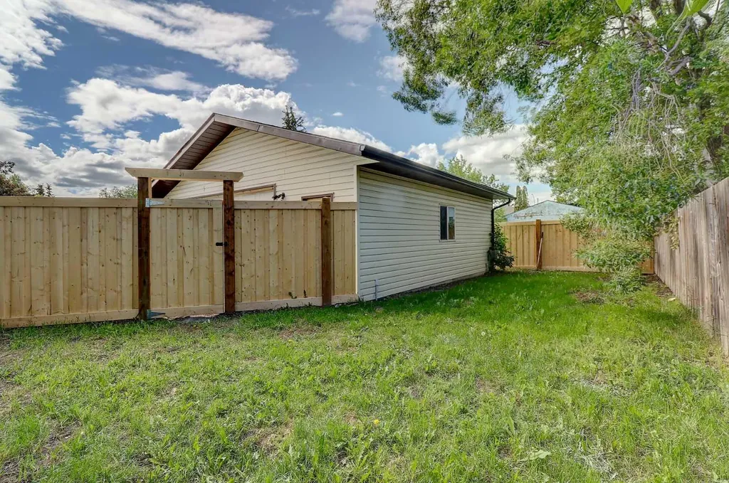 9513 120 Avenue Grande Prairie AB T8V4R1