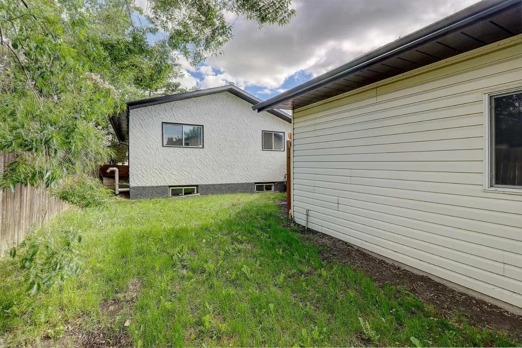 9513 120 Avenue Grande Prairie AB T8V4R1