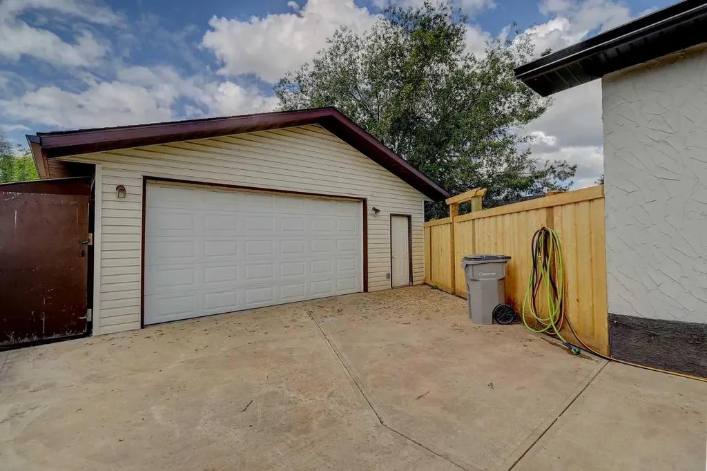 9513 120 Avenue Grande Prairie AB T8V4R1