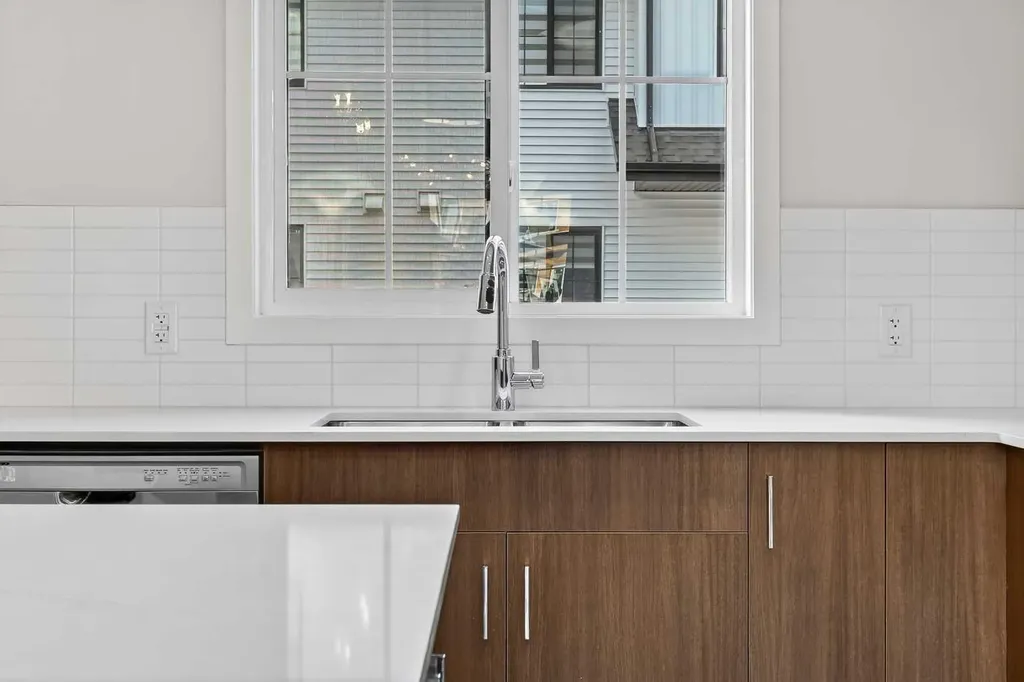 172 Hotchkiss Common SE Calgary AB T3S 0X5