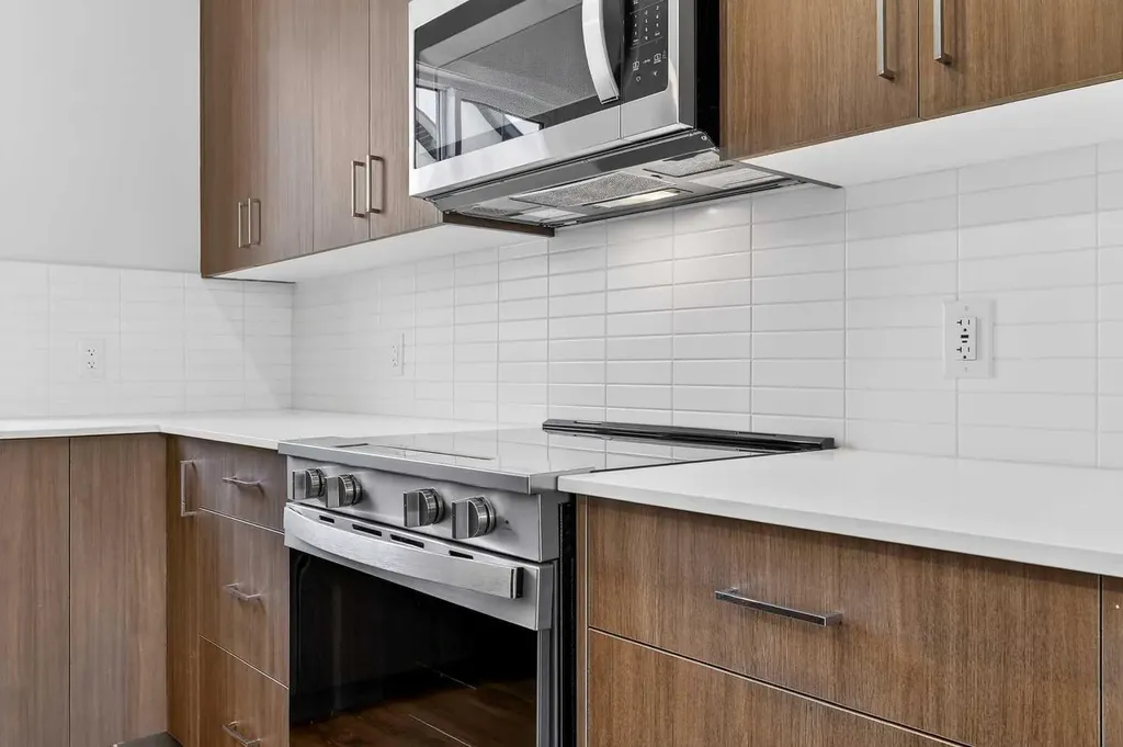 172 Hotchkiss Common SE Calgary AB T3S 0X5