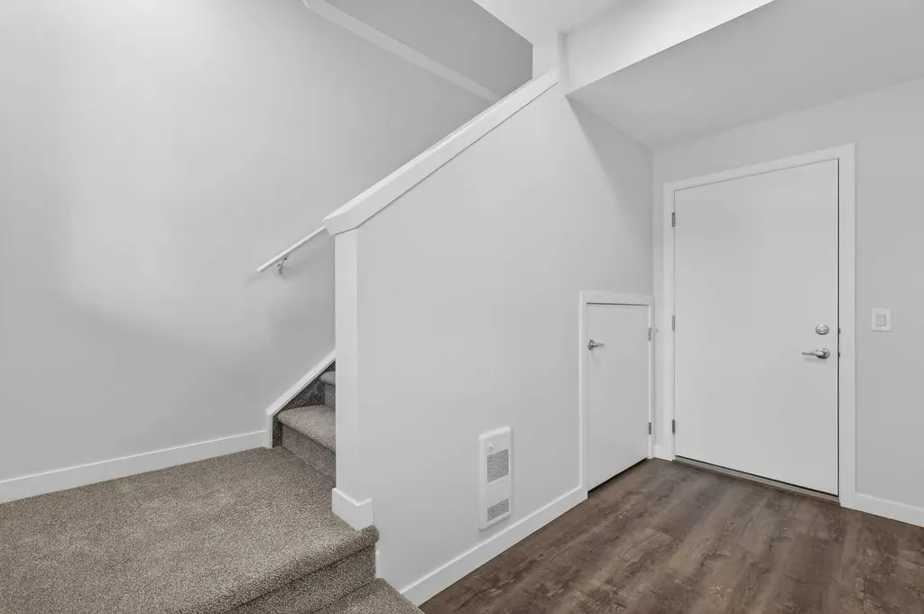172 Hotchkiss Common SE Calgary AB T3S 0X5