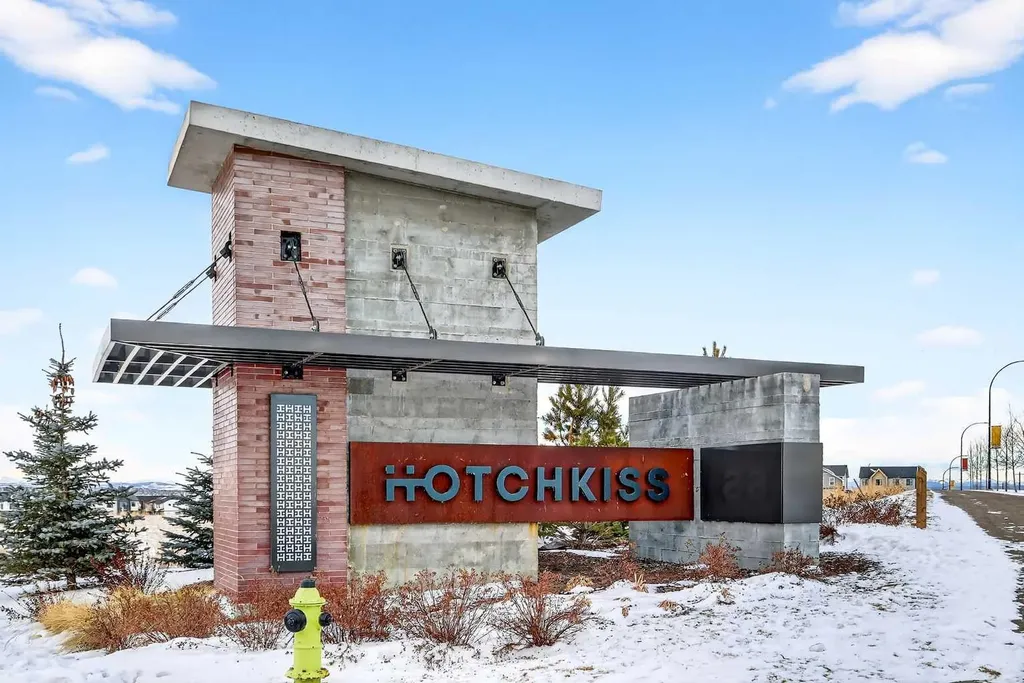 172 Hotchkiss Common SE Calgary AB T3S 0X5