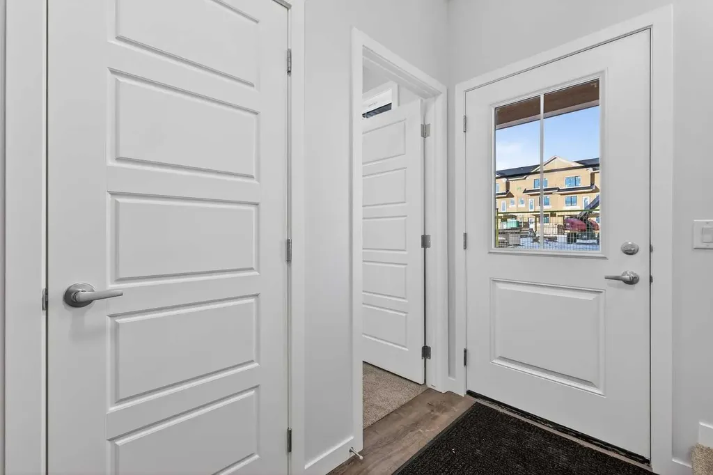 172 Hotchkiss Common SE Calgary AB T3S 0X5