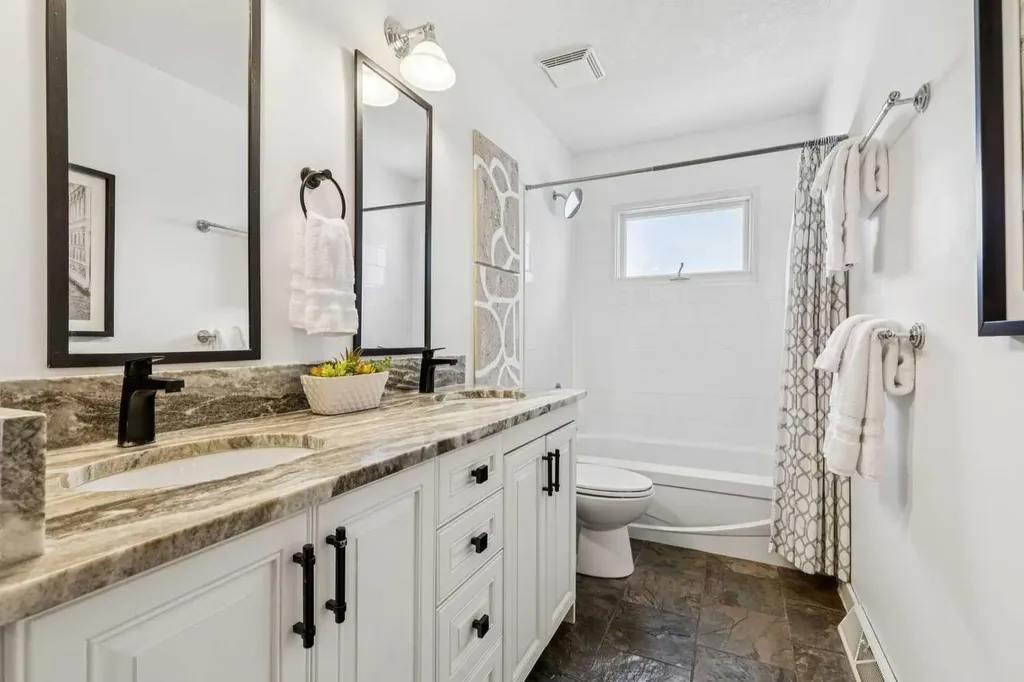 63 Hogarth Crescent SW Calgary AB T2V 3A8