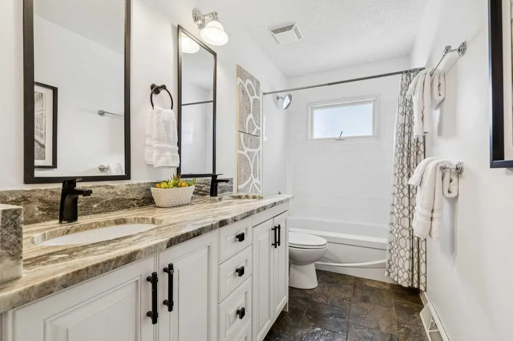 63 Hogarth Crescent SW Calgary AB T2V 3A8