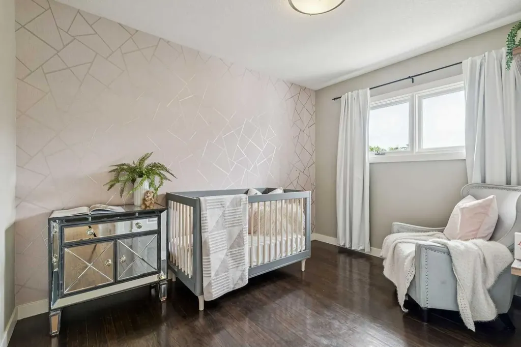 63 Hogarth Crescent SW Calgary AB T2V 3A8