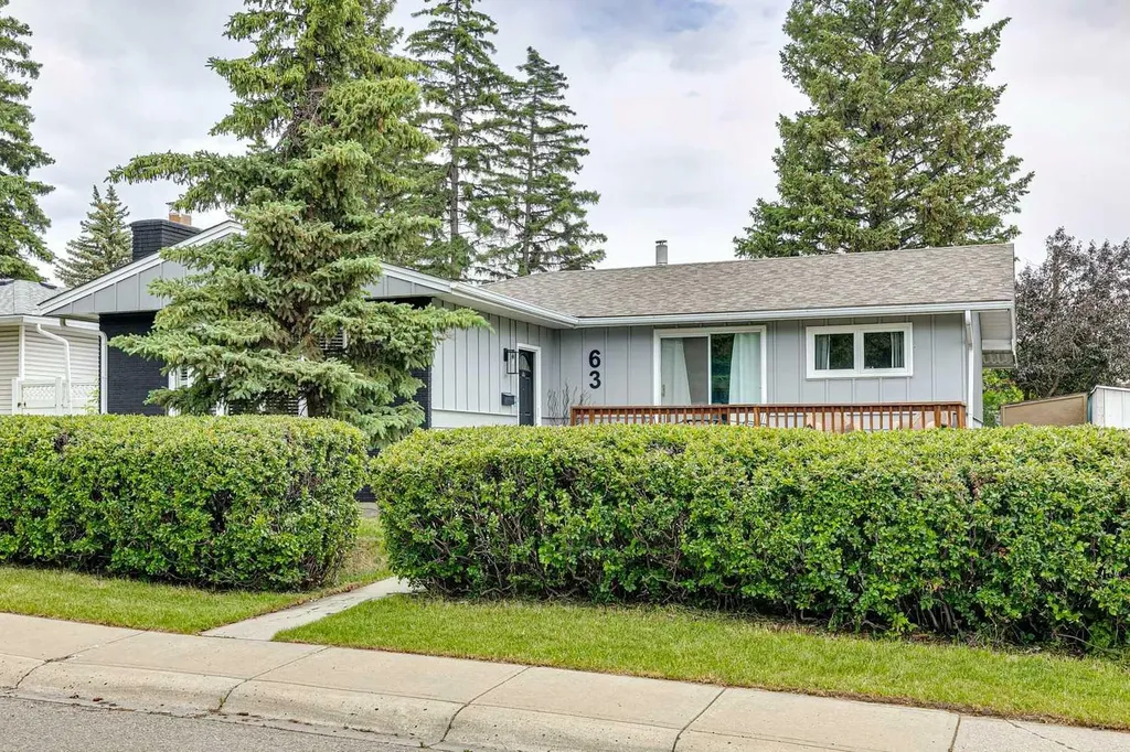 63 Hogarth Crescent SW Calgary AB T2V 3A8